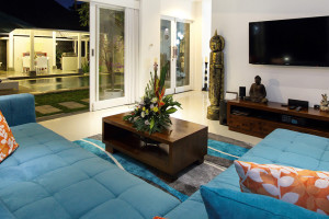 http://villaalun.com/wp-content/uploads/villa-alun-living-room-300x200.jpg